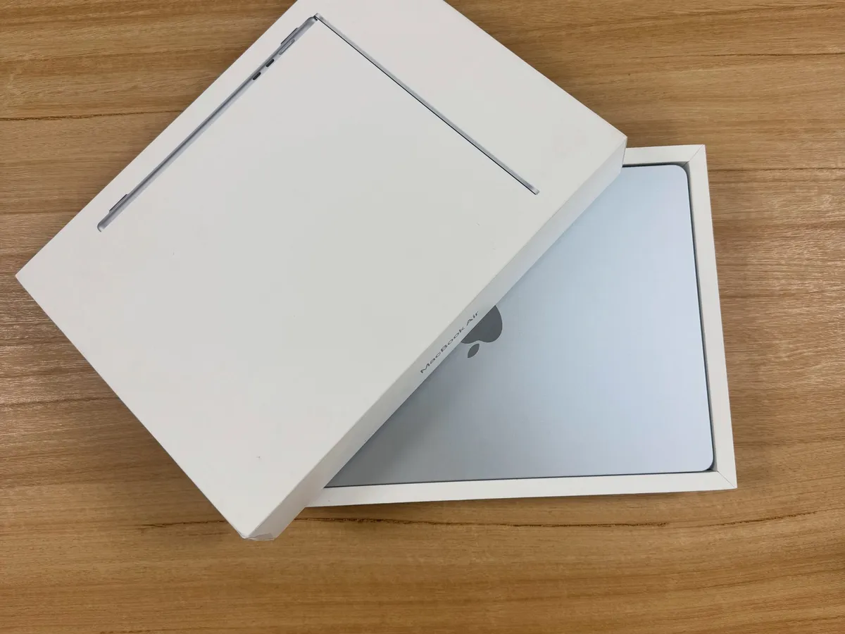 MacBook Air 15.3" (2025)