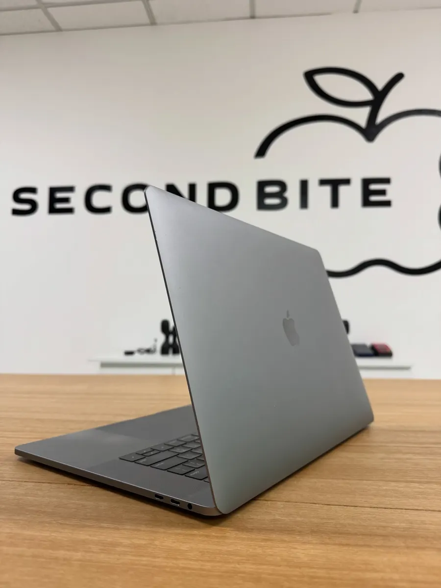 MacBook Pro (2018) — foto 2